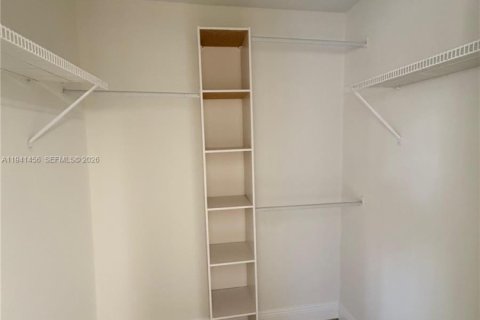 Touwnhouse à vendre à Miami, Floride: 3 chambres, 141.49 m2 № 2059742 - photo 11