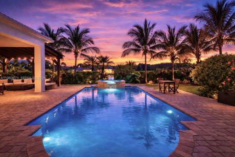 House in Wellington, Florida 6 bedrooms, 453.27 sq.m. № 2352156 - photo 5