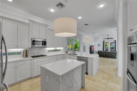 House in Wellington, Florida 6 bedrooms, 453.27 sq.m. № 2352156 - photo 17