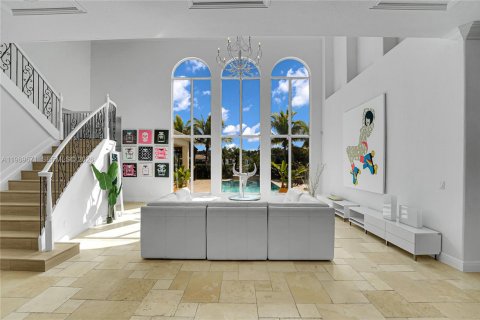 House in Wellington, Florida 6 bedrooms, 453.27 sq.m. № 2352156 - photo 12