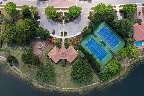 House in Wellington, Florida 6 bedrooms, 453.27 sq.m. № 2352156 - photo 30