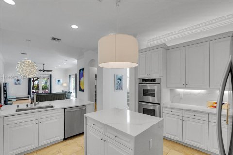 House in Wellington, Florida 6 bedrooms, 453.27 sq.m. № 2352156 - photo 19