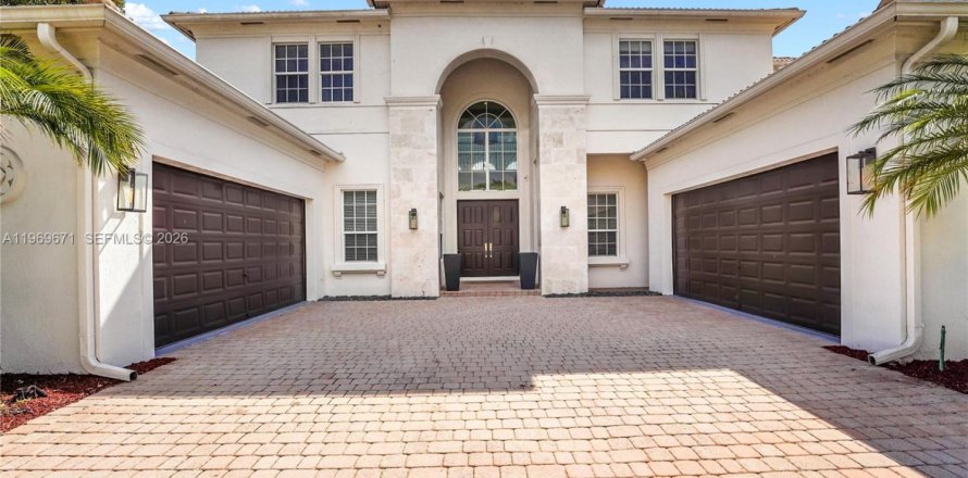 House in Wellington, Florida 6 bedrooms, 453.27 sq.m. № 2352156