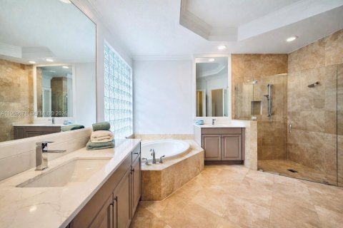 House in Wellington, Florida 6 bedrooms, 453.27 sq.m. № 2352156 - photo 25