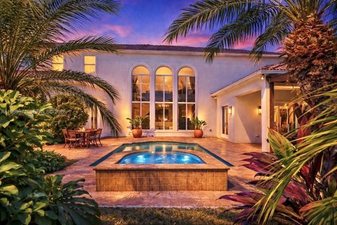 House in Wellington, Florida 6 bedrooms, 453.27 sq.m. № 2352156 - photo 2