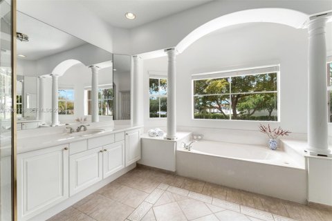 Casa en venta en Doral, Florida, 6 dormitorios, 328.97 m2 № 2170331 - foto 20