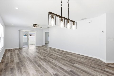 Casa en venta en The Villages, Florida, 2 dormitorios, 110.27 m2 № 2149510 - foto 11