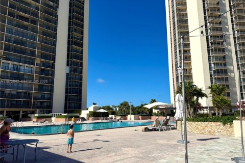 Condo in Aventura, Florida, 2 bedrooms  № 2047164 - photo 21