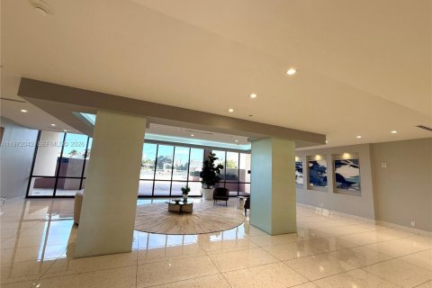 Condo in Aventura, Florida, 2 bedrooms  № 2047164 - photo 25