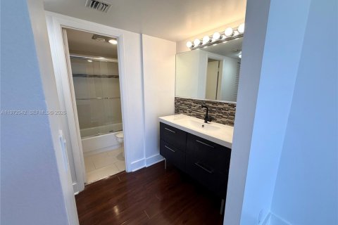 Condo in Aventura, Florida, 2 bedrooms  № 2047164 - photo 9