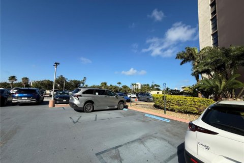 Condo in Aventura, Florida, 2 bedrooms  № 2047164 - photo 26