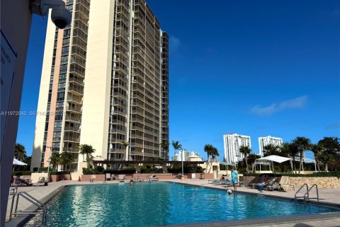 Condo in Aventura, Florida, 2 bedrooms  № 2047164 - photo 19