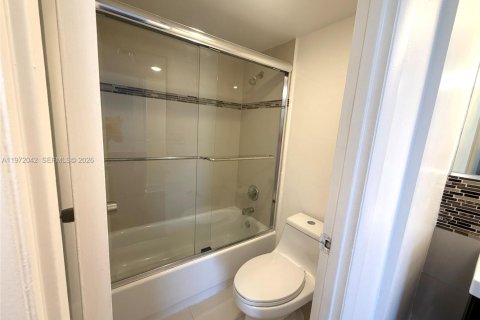Condo in Aventura, Florida, 2 bedrooms  № 2047164 - photo 10