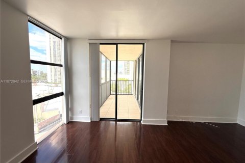 Condo in Aventura, Florida, 2 bedrooms  № 2047164 - photo 8