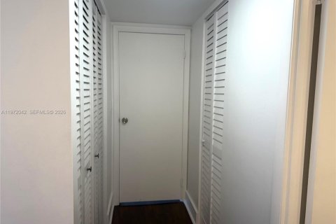 Condo in Aventura, Florida, 2 bedrooms  № 2047164 - photo 17