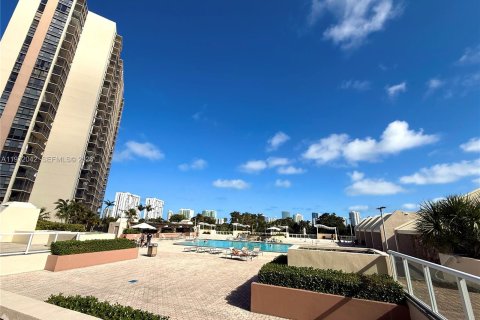 Condo in Aventura, Florida, 2 bedrooms  № 2047164 - photo 24