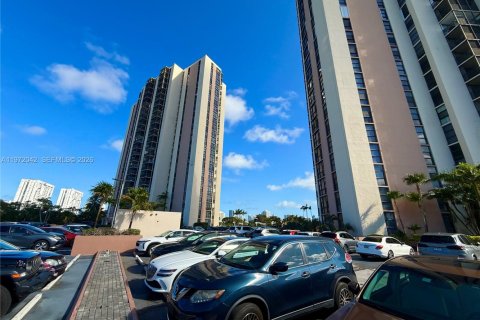 Condo in Aventura, Florida, 2 bedrooms  № 2047164 - photo 28