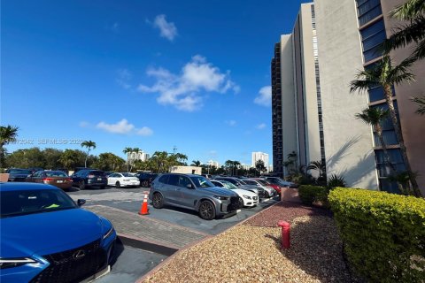 Condo in Aventura, Florida, 2 bedrooms  № 2047164 - photo 27