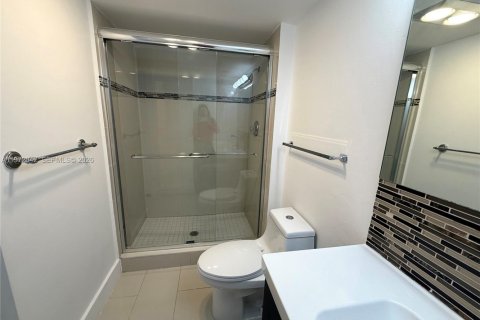 Condo in Aventura, Florida, 2 bedrooms  № 2047164 - photo 14
