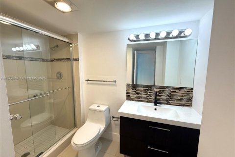 Condo in Aventura, Florida, 2 bedrooms  № 2047164 - photo 12