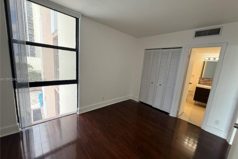 Condo in Aventura, Florida, 2 bedrooms  № 2047164 - photo 13
