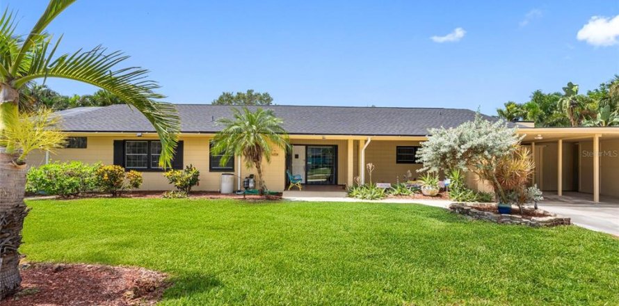 House in Saint Petersburg, Florida 4 bedrooms, 179.86 sq.m. № 1791233