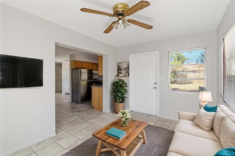 Apartment in Sarasota, Florida 2 bedrooms, 107.4 sq.m. № 2214515 - photo 9