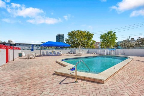 Condominio en venta en Miami Beach, Florida, 2 dormitorios, 99.68 m2 № 2029950 - foto 13