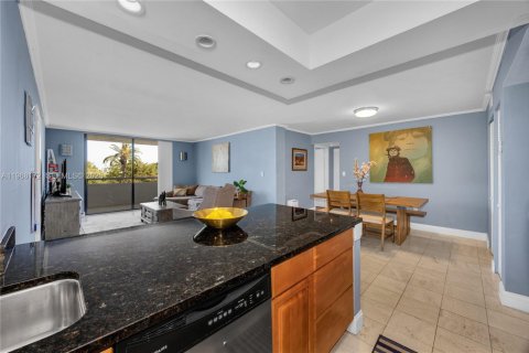 Condominio en Miami Beach, Florida, 2 dormitorios  № 2029950