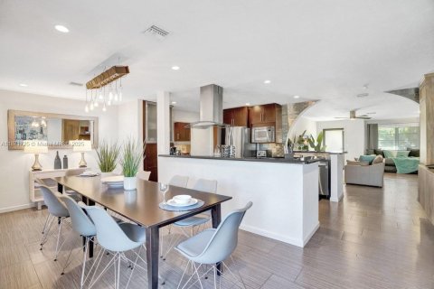 Casa en venta en Oakland Park, Florida, 3 dormitorios, 149.67 m2 № 1920396 - foto 9