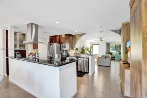 Casa en venta en Oakland Park, Florida, 3 dormitorios, 149.67 m2 № 1920396 - foto 14
