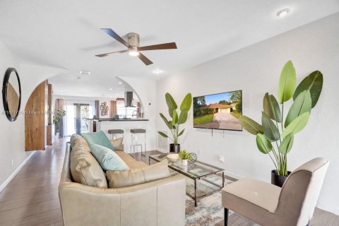 Casa en venta en Oakland Park, Florida, 3 dormitorios, 149.67 m2 № 1920396 - foto 5