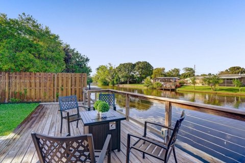 Casa en venta en Oakland Park, Florida, 3 dormitorios, 149.67 m2 № 1920396 - foto 3