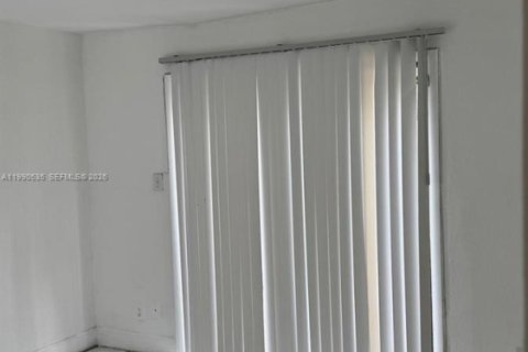 Casa en alquiler en Fort Lauderdale, Florida, 2 dormitorios, 74.32 m2 № 2055361 - foto 10