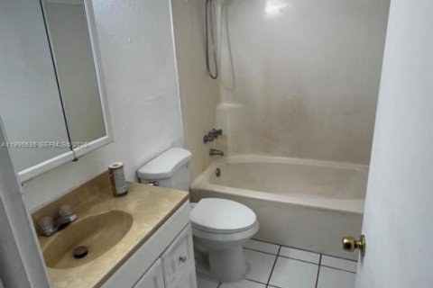 Casa en alquiler en Fort Lauderdale, Florida, 2 dormitorios, 74.32 m2 № 2055361 - foto 6