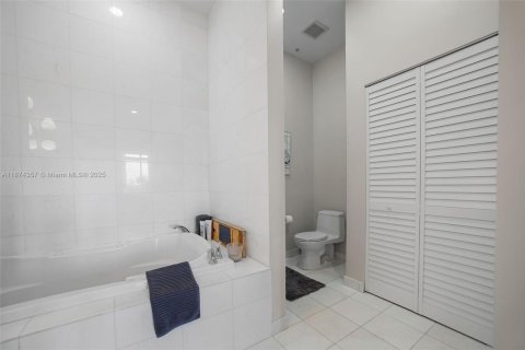 Condominio en venta en Miami Beach, Florida, 2 dormitorios, 134.71 m2 № 2013646 - foto 22