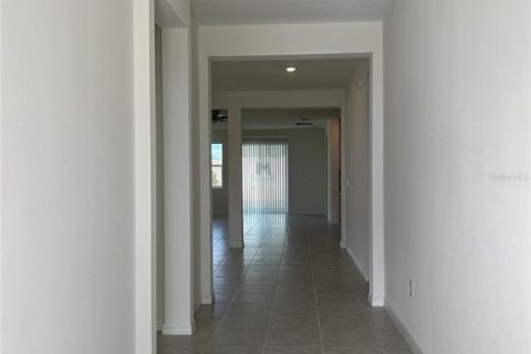 House in Davenport, Florida 4 bedrooms, 218.32 sq.m. № 1919003 - photo 7