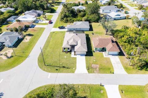 House in Rotonda, Florida 3 bedrooms, 181.35 sq.m. № 1559673 - photo 29