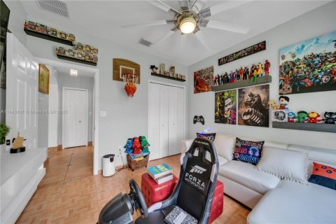 Casa en venta en Miami, Florida, 4 dormitorios, 263.01 m2 № 1940735 - foto 20