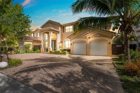 Casa en venta en Miami, Florida, 4 dormitorios, 263.01 m2 № 1940735 - foto 5