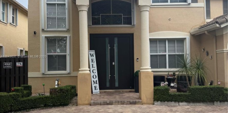 Casa en Miami, Florida 4 dormitorios, 263.01 m2 № 1940735