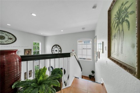 Casa en venta en Miami, Florida, 4 dormitorios, 263.01 m2 № 1940735 - foto 23