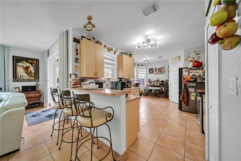 Casa en venta en Miami, Florida, 4 dormitorios, 263.01 m2 № 1940735 - foto 15