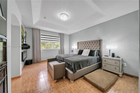 Casa en venta en Miami, Florida, 4 dormitorios, 263.01 m2 № 1940735 - foto 26