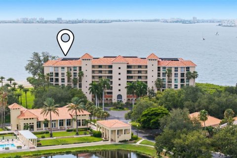 Condo in Saint Petersburg, Florida, 2 bedrooms  № 2258279