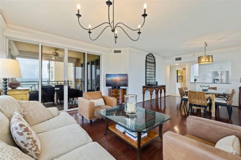 Condo in Saint Petersburg, Florida, 2 bedrooms № 2258279 - photo 15