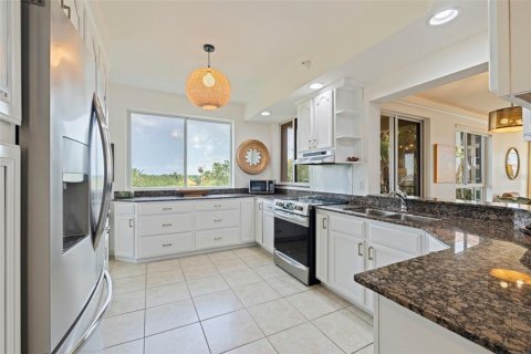 Condo in Saint Petersburg, Florida, 2 bedrooms № 2258279 - photo 4