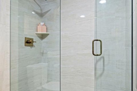 Condo in Saint Petersburg, Florida, 2 bedrooms № 2258279 - photo 25
