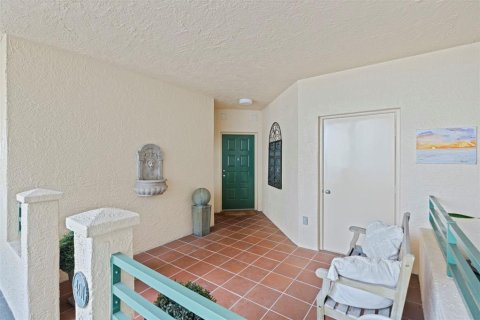 Condo in Saint Petersburg, Florida, 2 bedrooms № 2258279 - photo 3