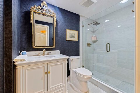 Condo in Saint Petersburg, Florida, 2 bedrooms № 2258279 - photo 24
